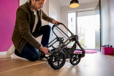 Zorg dat de natte kinderwagen open blijft om te drogen