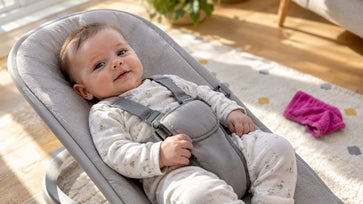 Baby comfortabel en veilig in het wipstoeltje ondersteund