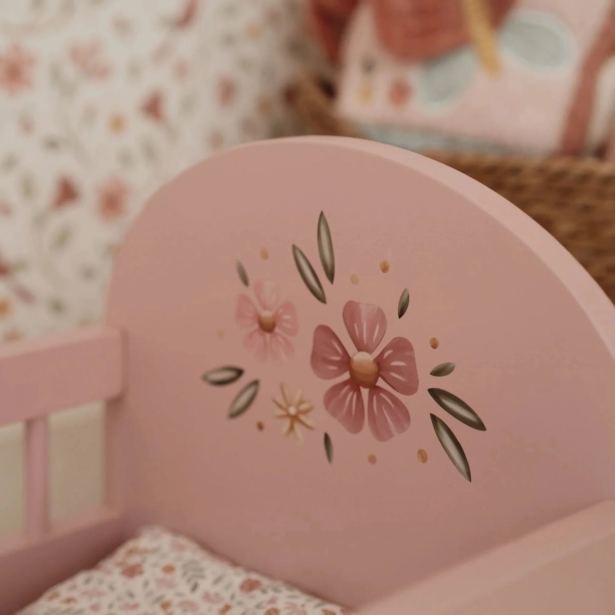 Houten poppenbedje