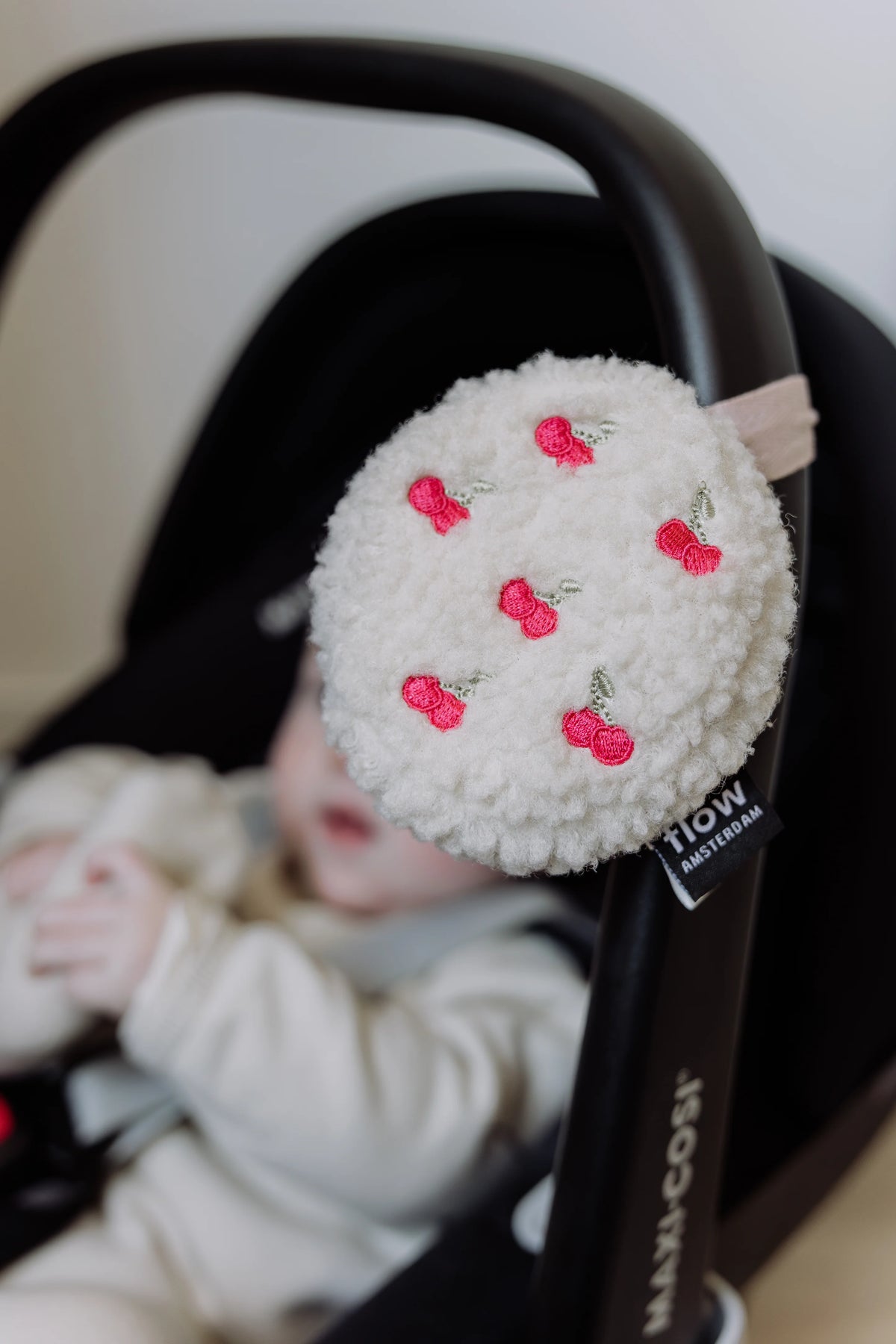 Lucy – Knuffeldoekje On The Go Cherry