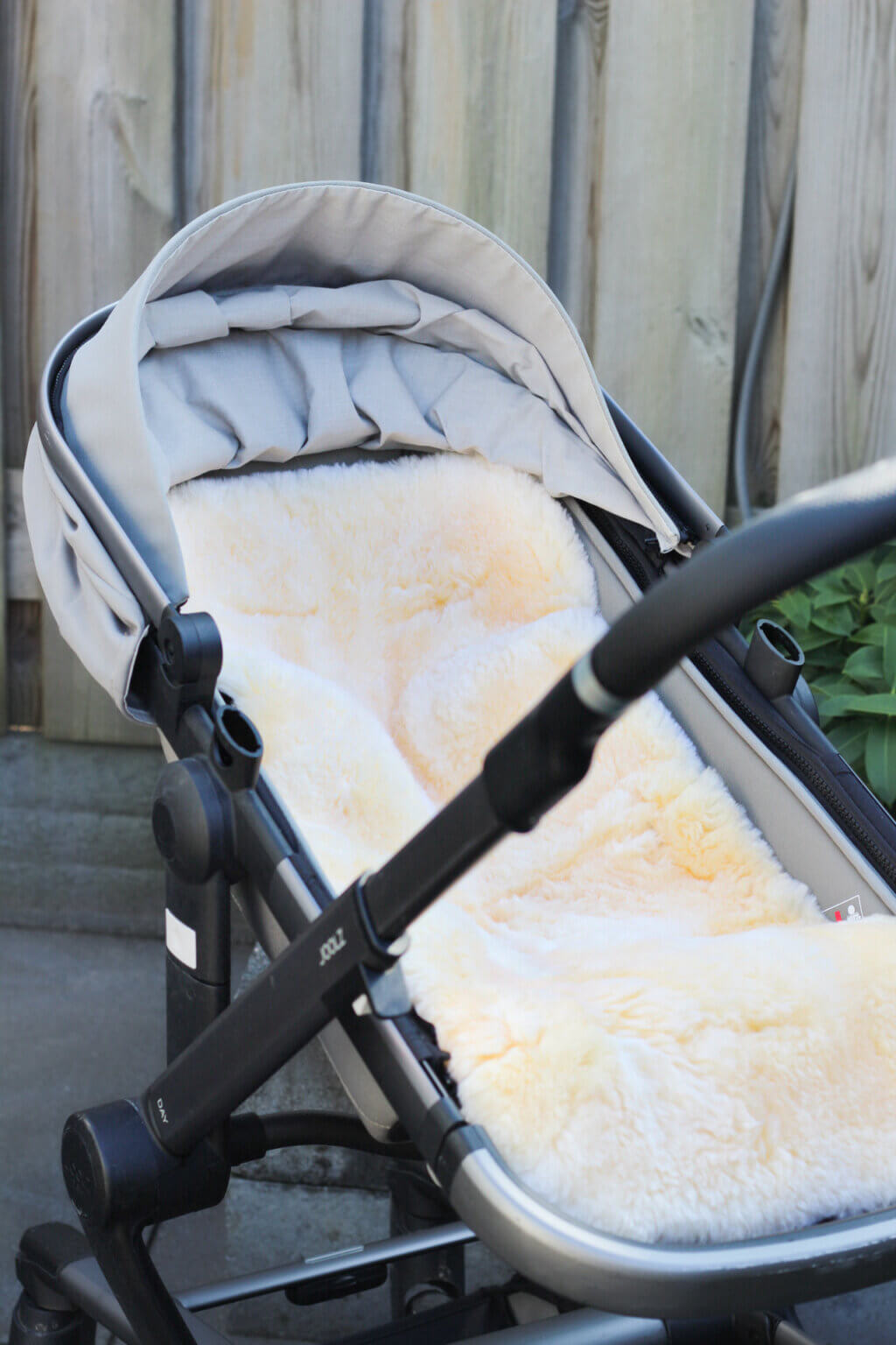 Schapenvacht lamsvel inleg – Voor kinderwagen, cosleeper & wieg