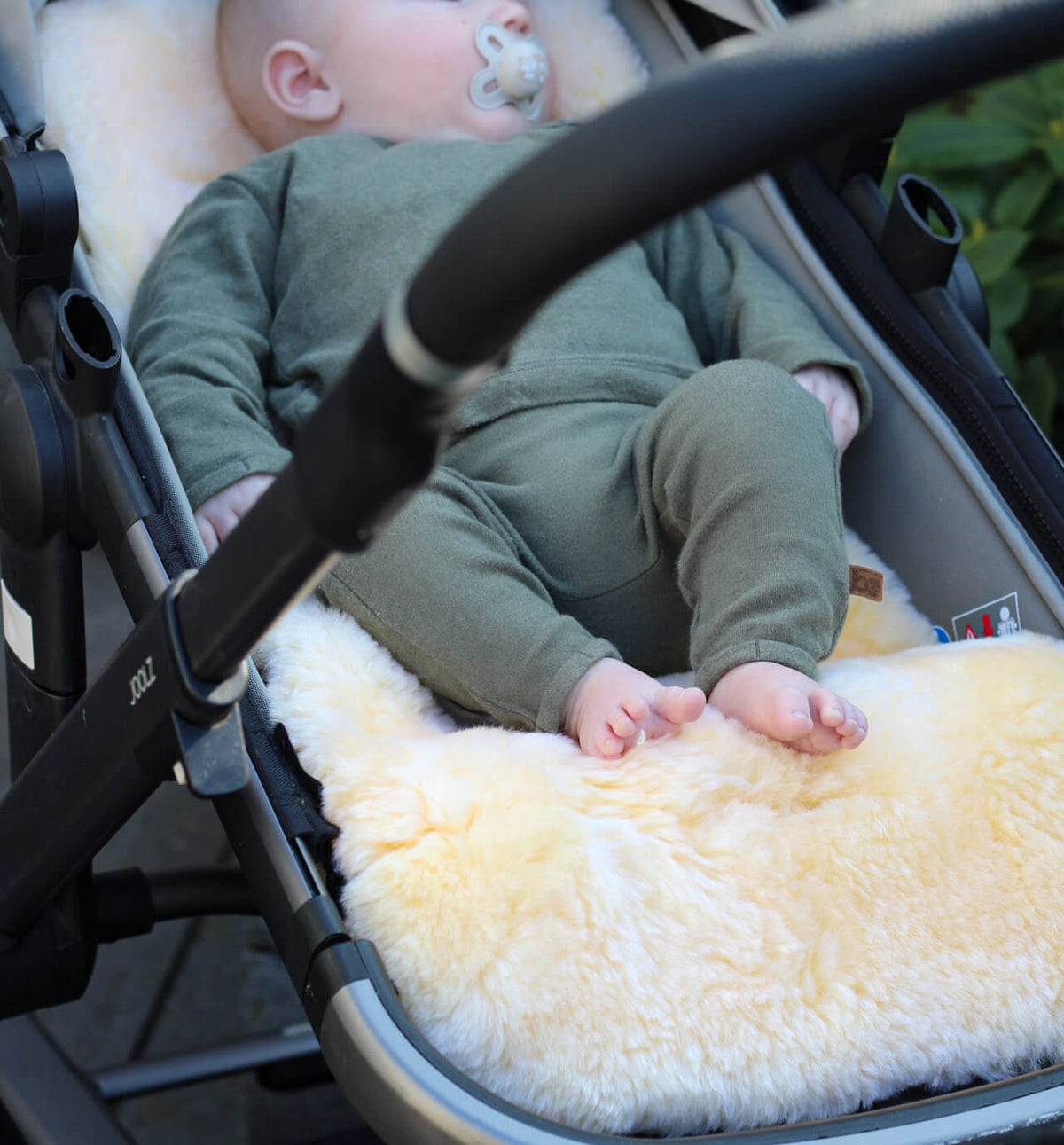 Schapenvacht lamsvel inleg – Voor kinderwagen, cosleeper & wieg