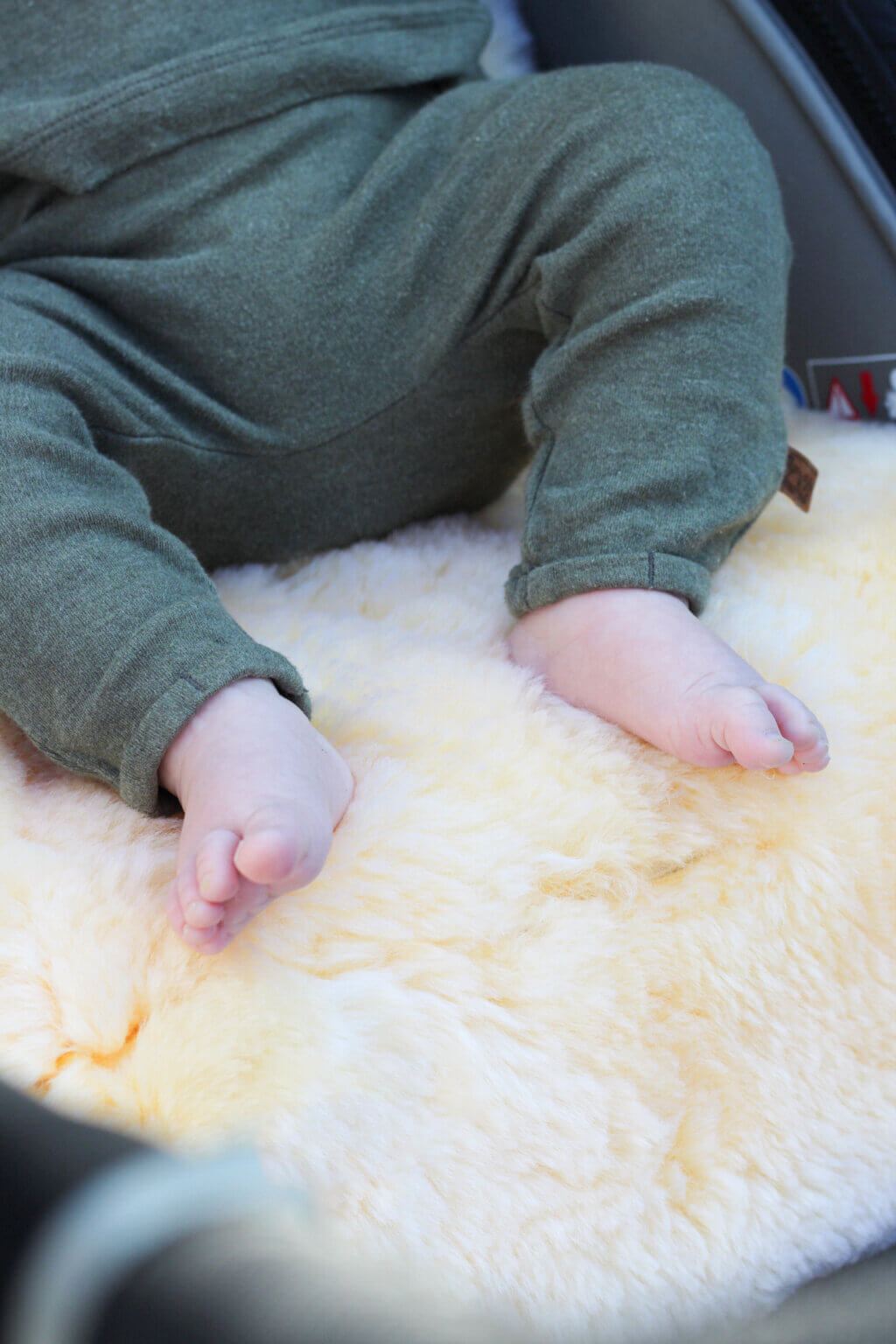Schapenvacht lamsvel inleg – Voor kinderwagen, cosleeper & wieg