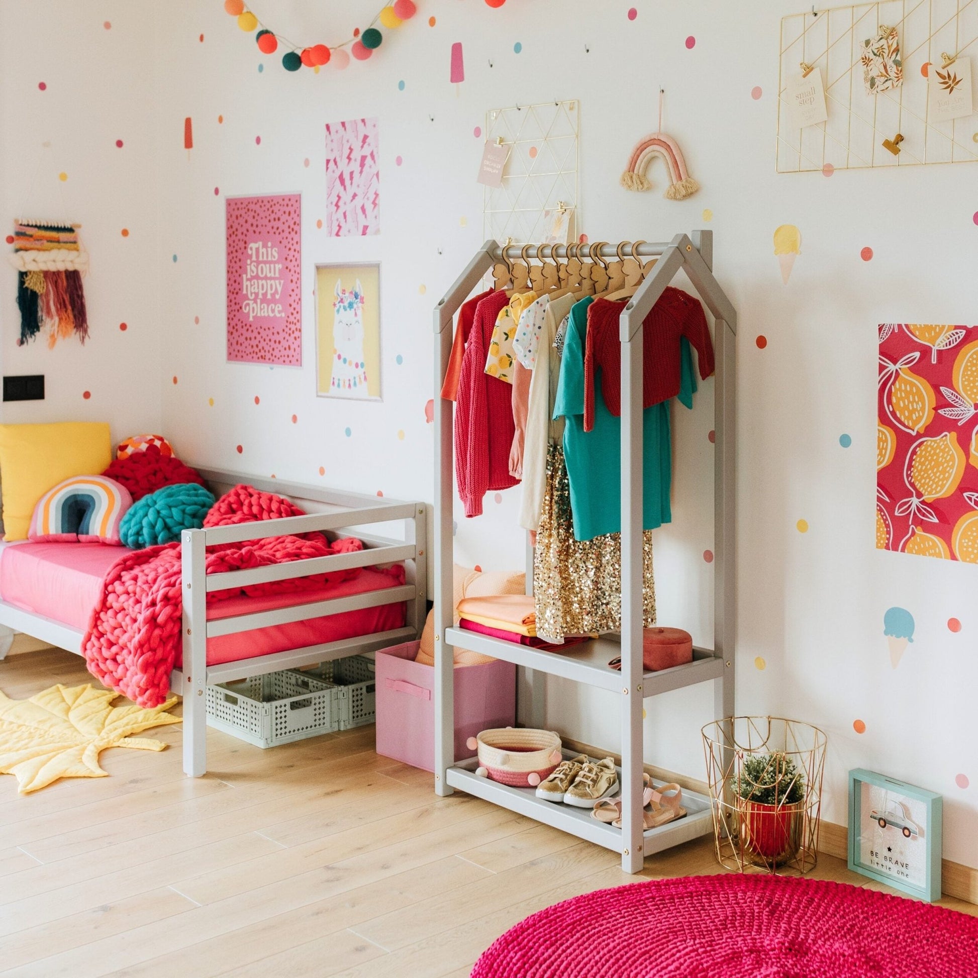 Montessori House Bed Huisvormig Kledingrek met Opbergruimte - Casteleyn
