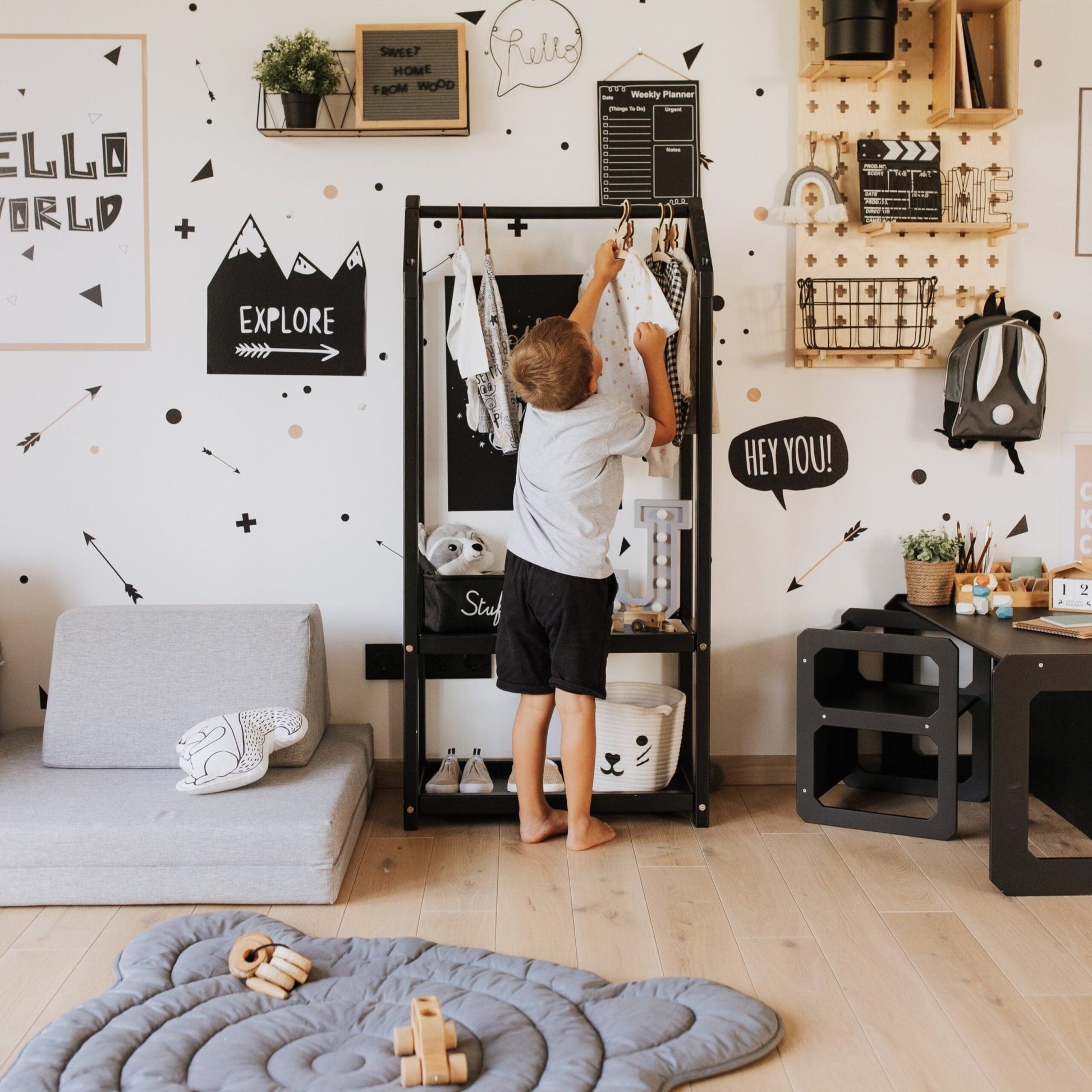 Montessori House Bed Huisvormig Kledingrek met Opbergruimte - Casteleyn