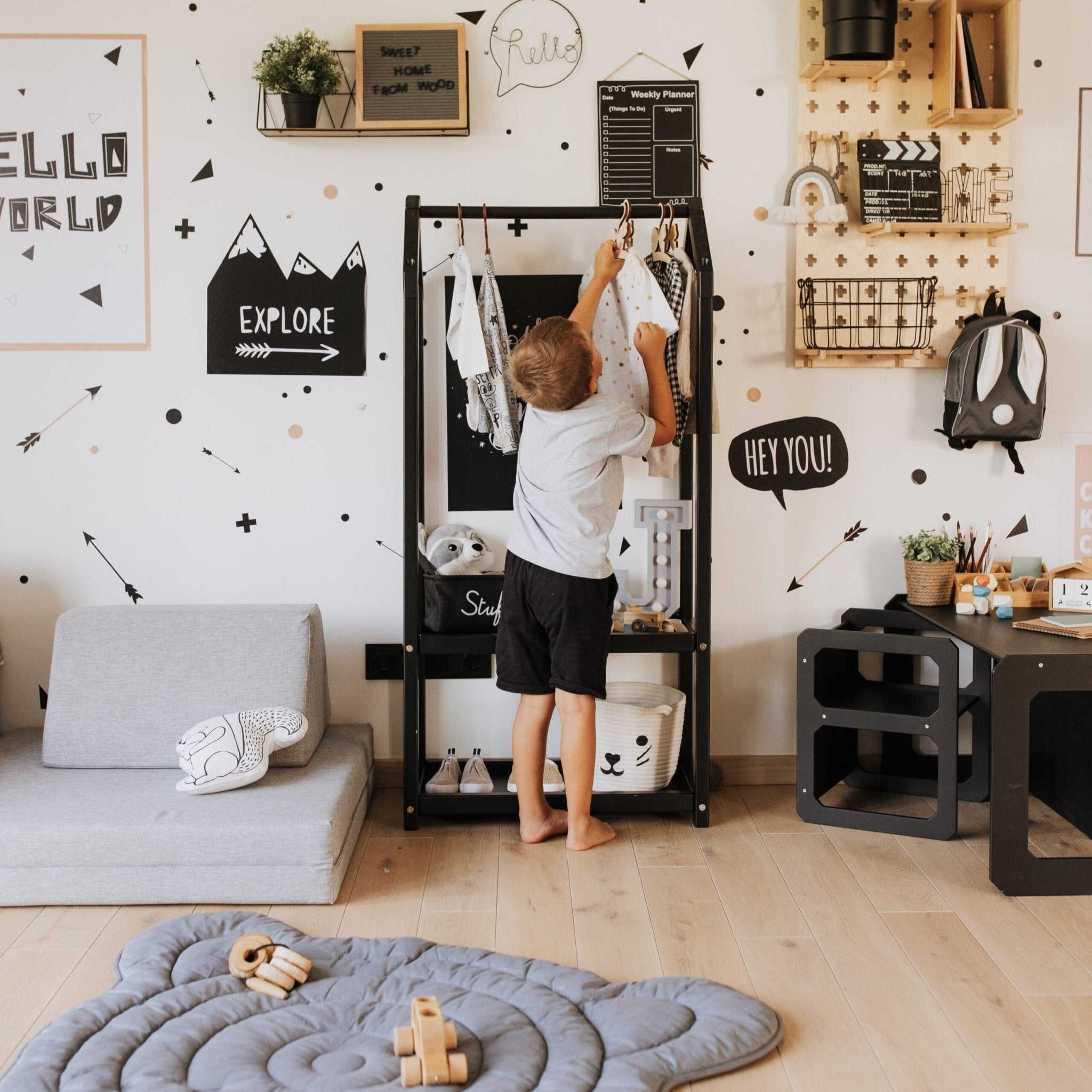 Montessori House Bed Huisvormig Kledingrek met Opbergruimte - Casteleyn